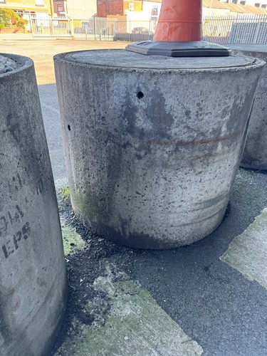 Free concrete pillars - free.,