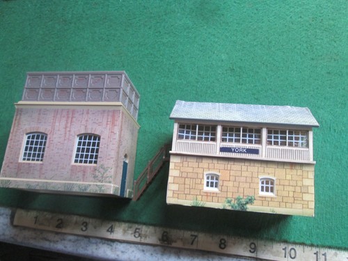 Hornby signal box water - &,