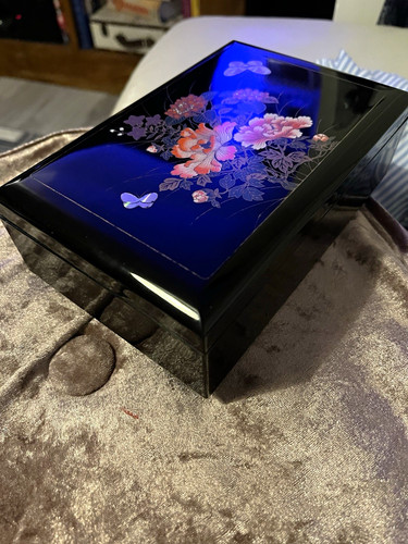 Black lacquered wooden - , music
