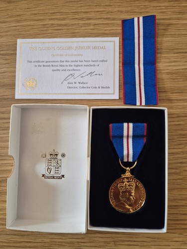 Golden jubilee medal qeii - golden,