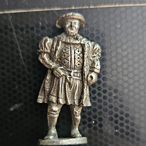 Unpainted metal historical - metal,