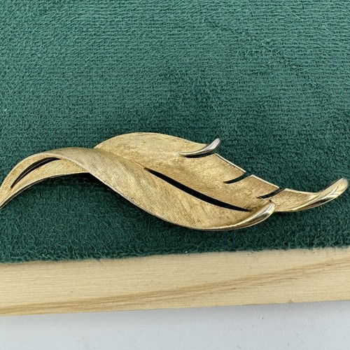 Vintage trifari brooch - brooch, feather