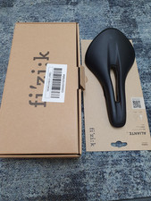Fizik Tempo Aliante R3 Road Bike Saddle, Carbon Reinforced Shell with Alloy Rail