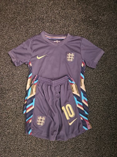 England away kids kit bnwt - england,