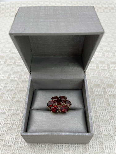 Oval red garnet - oval, 10k