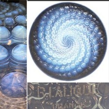RENE LALIQUE “Volutes” OPALESCENT PLATE 10 1/2” Art Deco C1934 BUBBLES SIGNED