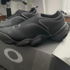 2000’s men’s oakley shoes