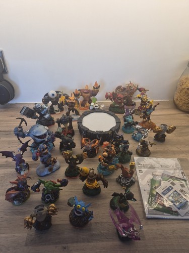 Skylander figures plus portal - skylander,