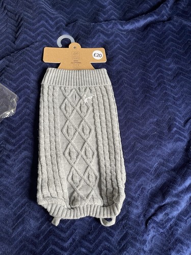 Bnwt house paws - of,