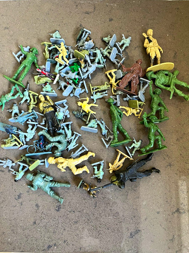 Mixed lot plastic toy - mixed,