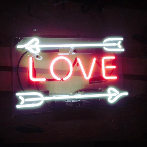 Love arrow neon sign - 14"x7"love,