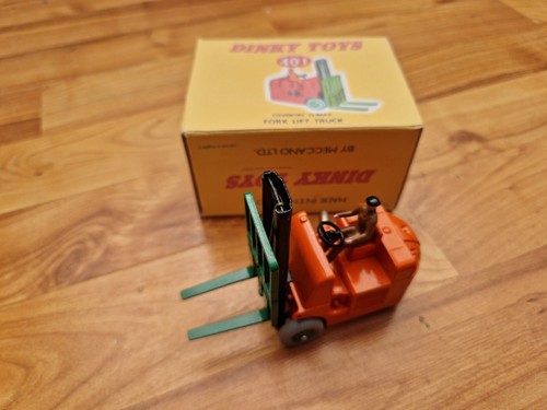 Vintage dinky toys 401 - vintage,