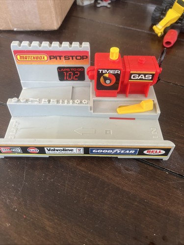 Vintage matchbox pit stop - matchbox,