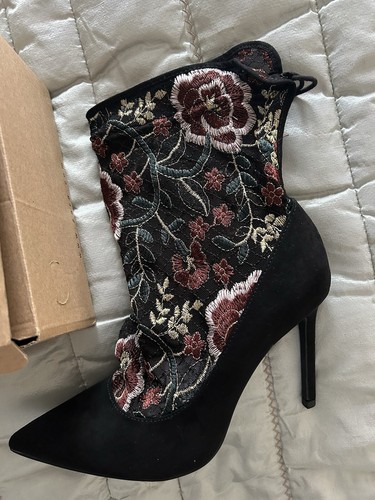 Zara embroidered boots - zara, size