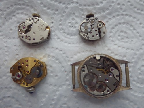 Small manual watch - small,