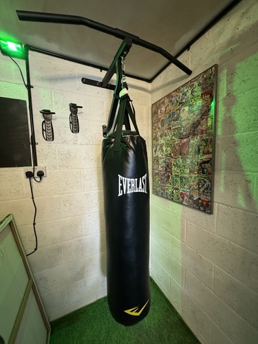 Everlast heavy punch bag and - bag,