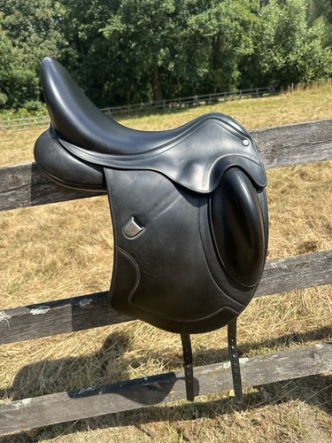 Bates artiste dressage saddle - artiste,