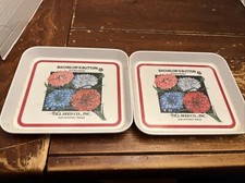VINTAGE SET OF 2 SMALL TRAYS -
