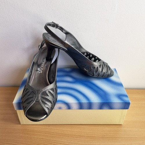 Pavacini pavers leather - by,