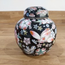 ATTRACTIVE CHINESE FAMILLE