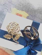 BROOCH SARAH COVENTRY COSTUME