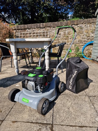 Garden petrol lawn - q, mower