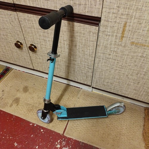 Wheel folding kick push - folding, kick/push