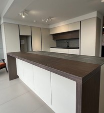EX DISPLAY KITCHEN HANDLELESS MODERN KITCHEN CASHMERE/NORDIC WALNUT