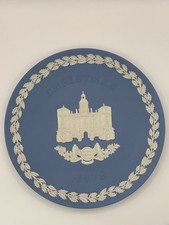 Vintage 1978 Wedgewood blue Jasperware Christmas plate - Horse Guards 8.2”