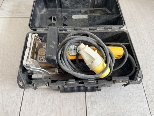 Dewalt dw682 110v - 110v, 600w