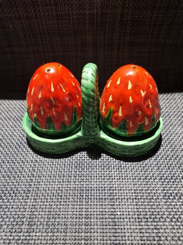 Vintage strawberry ceramic - vintage,