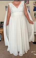 wedding dress size 20/22 - never worn only to try