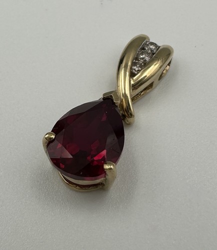 9ct gold pear - pear, ruby