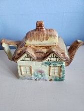 Paramount Potteries Vintage Cottage Teapot 