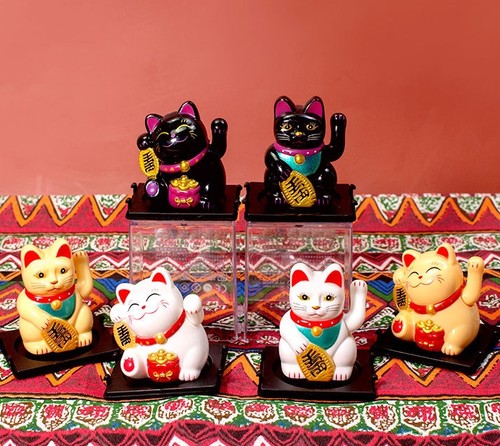Waving arm lucky - cat, attract