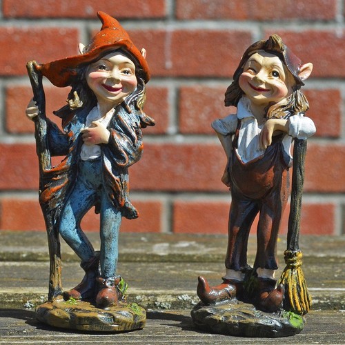 Pair elves garden - of,