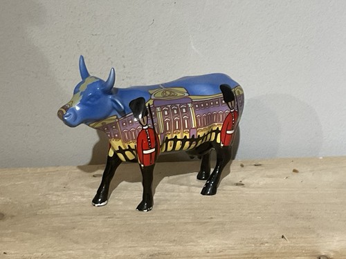 Cow parade bovingham palace - cow,