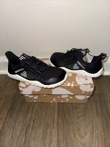 Kids size 10c vivobarefoot - 10c,