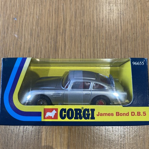 Corgi james bond aston martin - corgi,