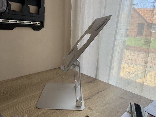 Boyata laptop stand