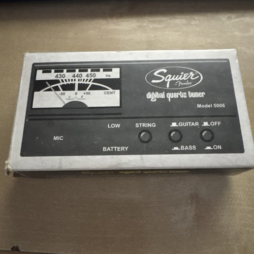 Squire fender digital - by,