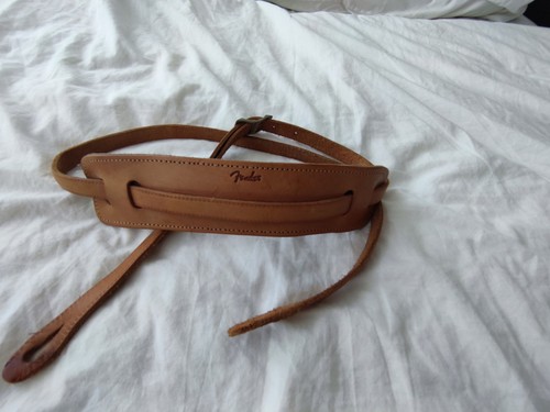 Fender leather guitar - guitar, strap