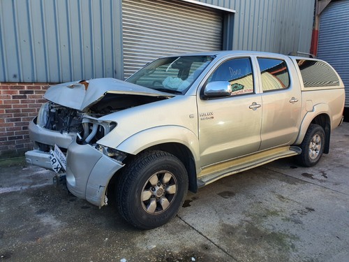 Toyota hilux breaking spare - toyota,