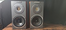 Pair of Audiovector R1 Arrete Bookshelf Speakers with stands mint and boxed