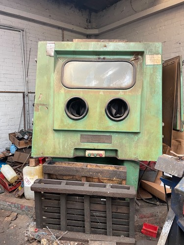 Sand shot blasting cabinet - sand/shot,