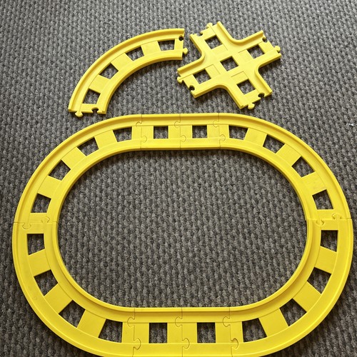 Happyland yellow train tracks - yellow,