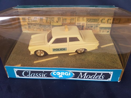 Corgi d708 ford cortina saloon - corgi,