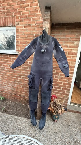 Three men dry suit - men's, l