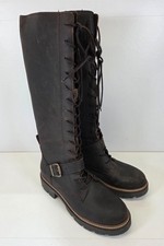Celtic strap detail knee - &,