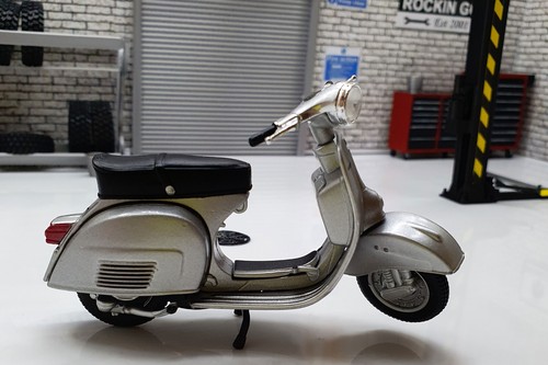 Vespa 125 1975 1 18 - 125,